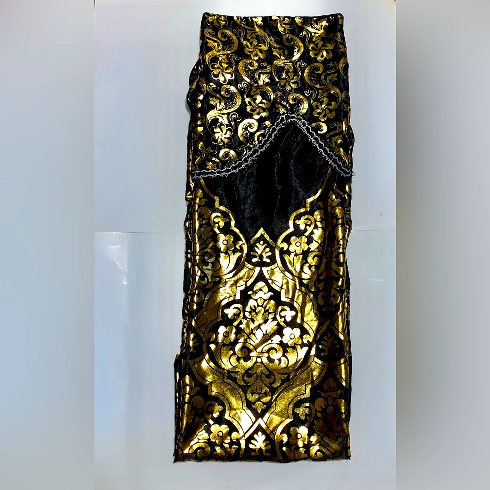 NWOT Curtains sets of 2 pcs gold & black
Luxury curtains long curtains